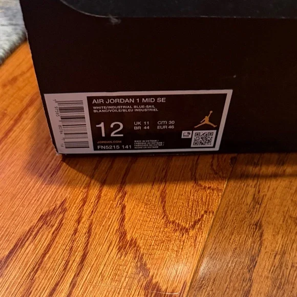 Air Jordan 1 Mid SE - Picture 2 of 6